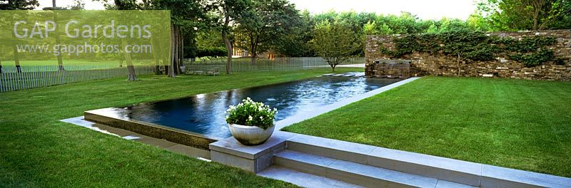 Reflecting Pool with curving fence at Hither Lane, Long Island, USA