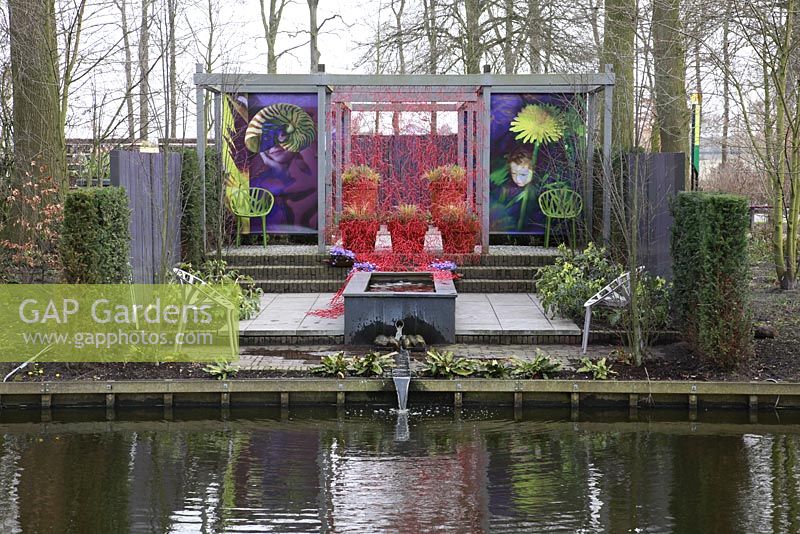 A modern garden in which oversized images are used on a screen. In addition, the plant-like 'Algues' by Ronan and Erwan Bouroullec provide an unusual partition which combines well with the Vegetal chairs by the same designers. Keukenhof, Holland.