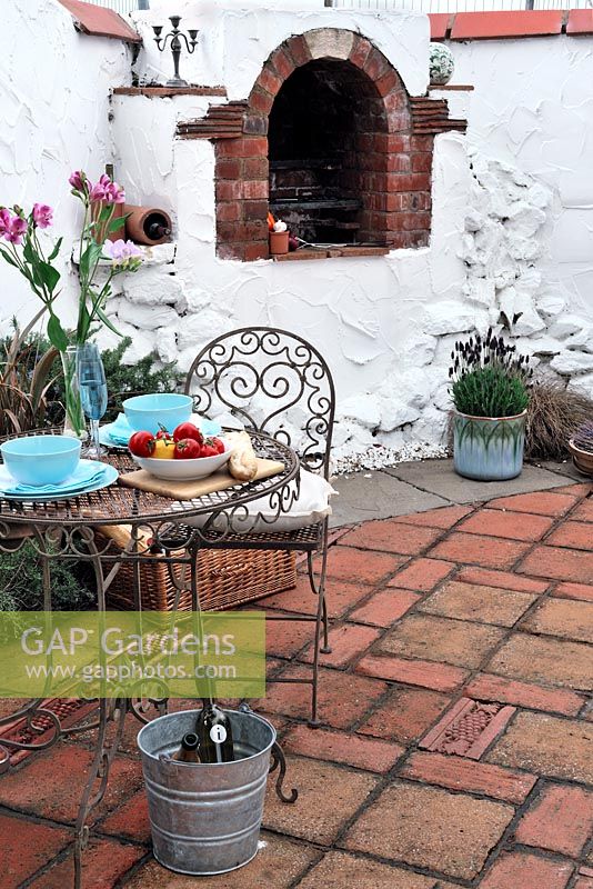 Mediterranean style courtyard garden with wood burning oven - RHS Malvern Spring Gardening Show