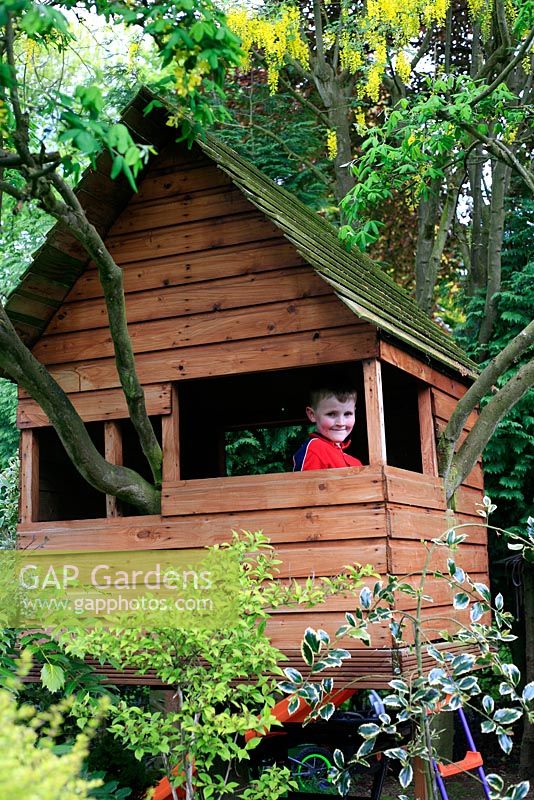 Tree house at The Spinney, Tanworth-in-Arden 