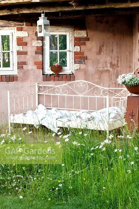 Wrought iron day bed