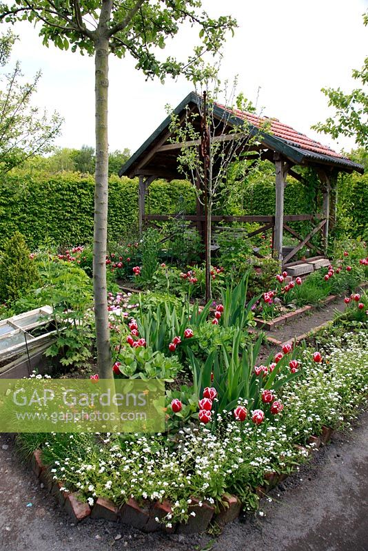 Vegetable garden with arbour - Schloss Ippenburg, Germany