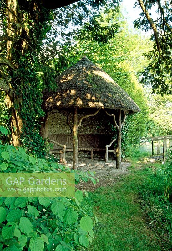 Rustic thatched summerhouse - Weir House, Hants