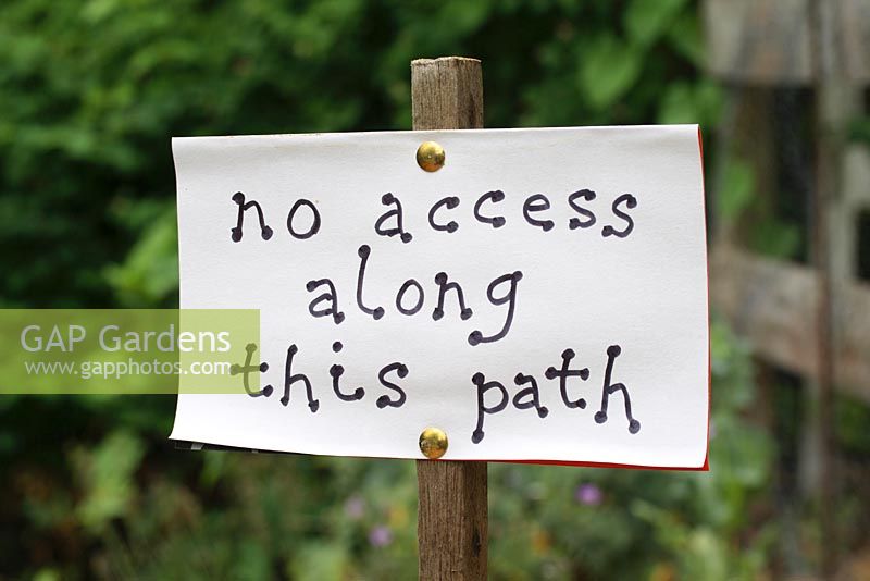 Hand written sign reading 'No access along this path' 