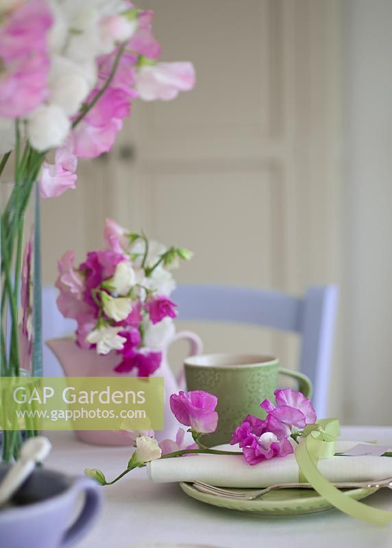 Table setting with Lathyrus - Sweet Peas