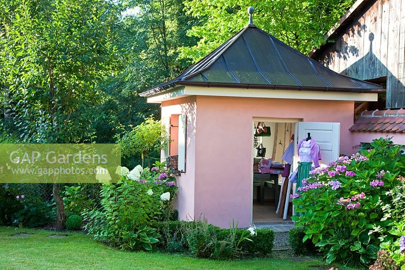 The little summer house - Handbag Garde, Freising, Germany 
