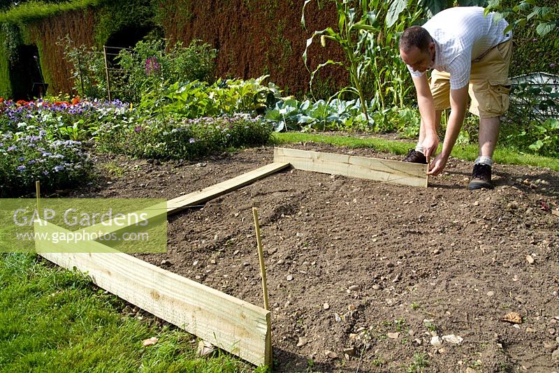 step by step, making a raised bed - squaring up planks