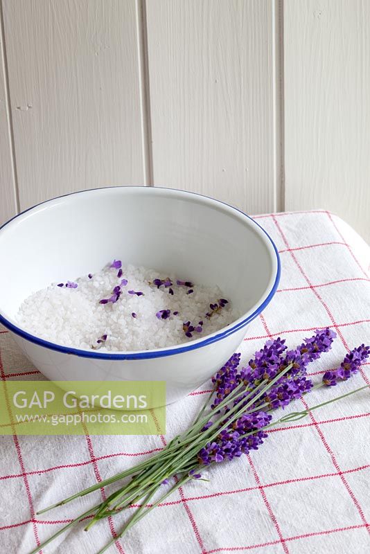 Lavender Munstead. Lavender scented bath salts
