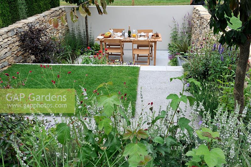 Small urban Garden with Sunken dining area 