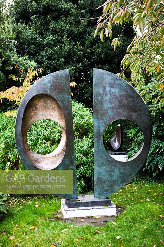 Two Forms Divided Circle Right side framing Core 1955-56 - Barbara Hepworth Sculpture Gareden, St Ives, Cornwall, October