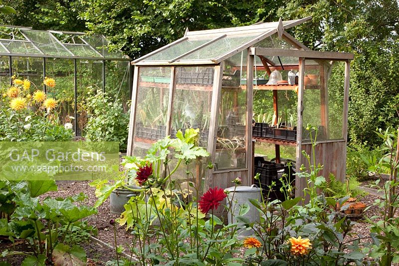 Greenhouse in Potager - Ruinerwold Garden
