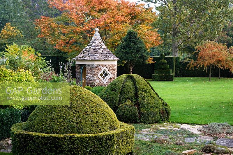 Pepper Pot Pavillion and topiary, Highgrove Garden, September 2007.  