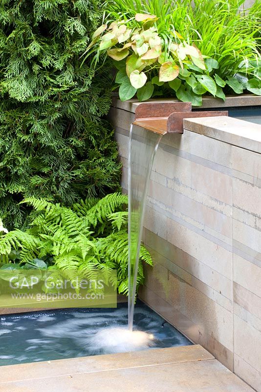 Modern water feature - Chelsea 2012