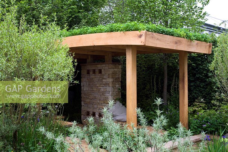 Shelter with a living roof