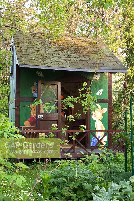 Children's playhouse with Winnie the Pooh mural - Manor house