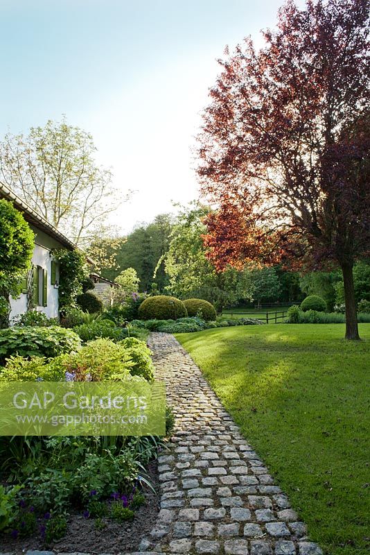 View of the house and garden, De Romantische tuin - The Romanic Garden of Dina Deferme and Tony Pirotte