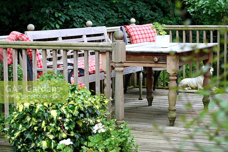 The wooden verandah and seating area - Sallowfield Cottage B&B, Norfolk