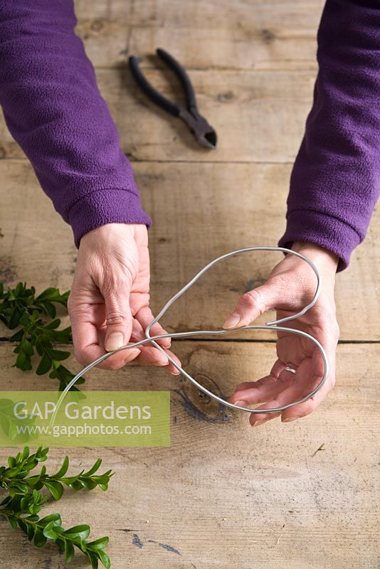 Step-by-step - Bending wire into heart shape, creating a heart wreath using snowberries and buxus