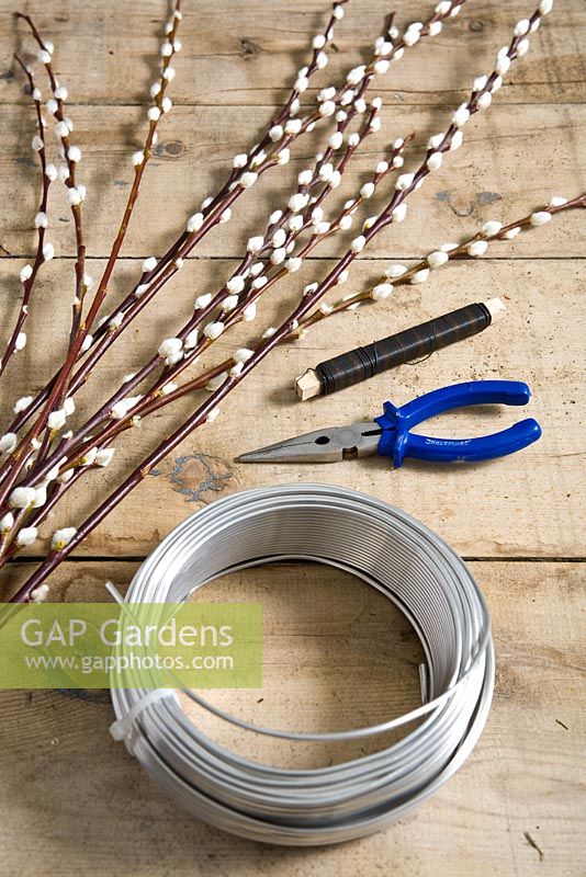 Step-by-step - Materials and equipment for making heart shaped decoration using Salix caprea, pussy willow