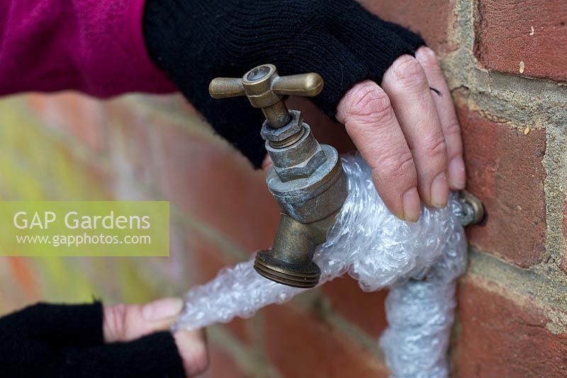 Step-by-step - Covering outdoor tap with plastic bubble wrap to protect from freezing weather
