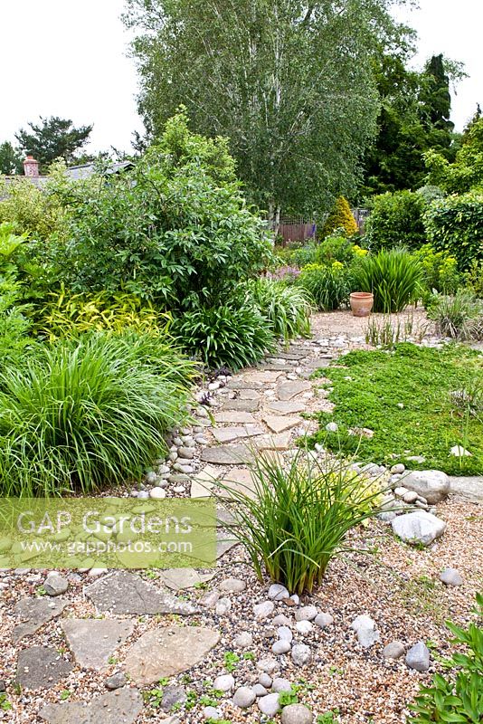 Stepping stones path made of gravel and slabs in pond area