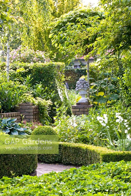 Classic garden setting with box hedging