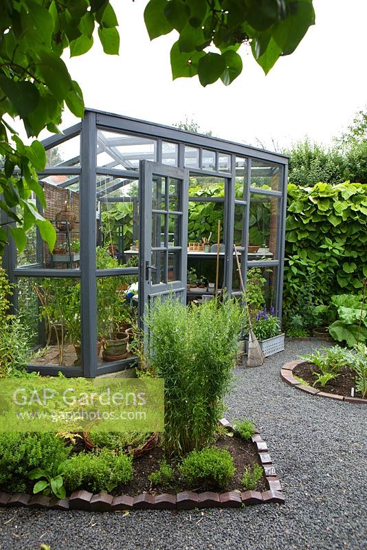 Kitchen garden with greenhouse - Ulla Molin

