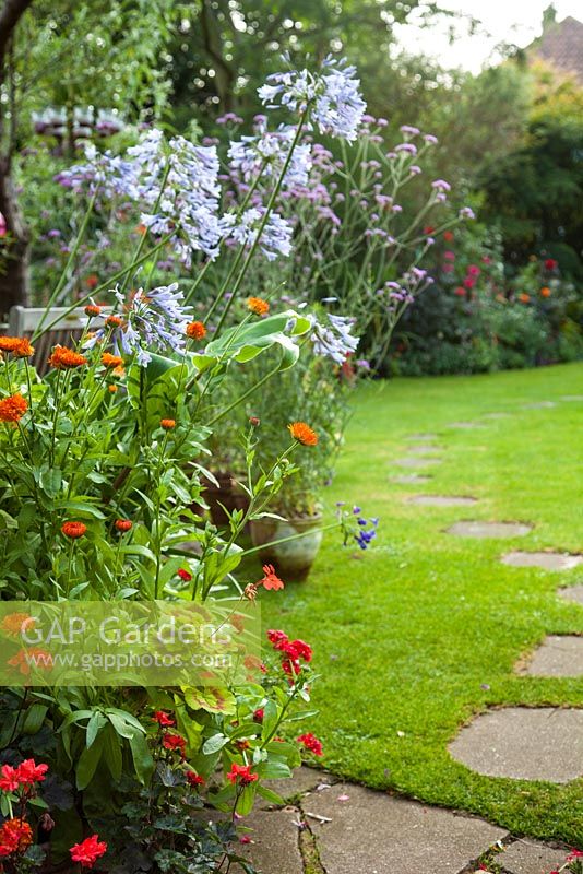 Flowerbed and stepping stone pathways acroos lawn - Broadwater