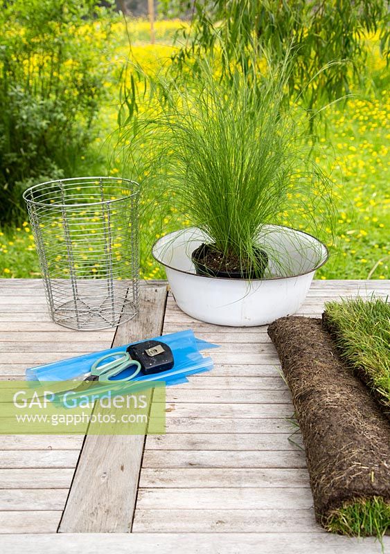 Step by Step -  Creating a turf pot using Carex comans 'Frosted Curls'