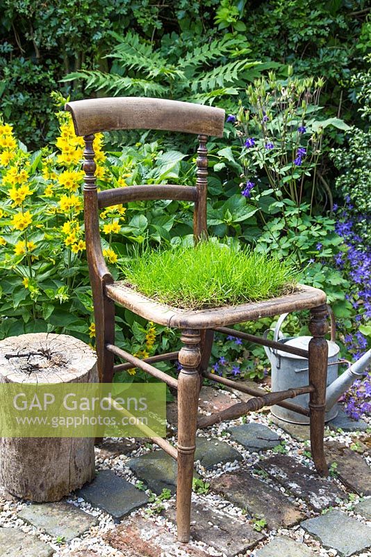 Step by step - creating a turf chair - completed chair