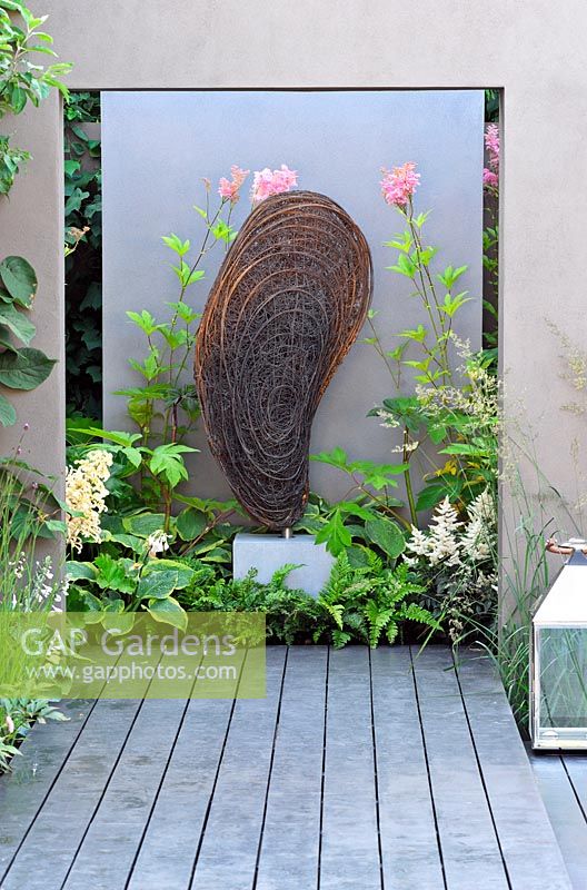Willow Woven sculpture, Vestra Wealth's jardin du Gourmet, RHS Hampton Court Flower show 2013, Design -  Paul Martin 
