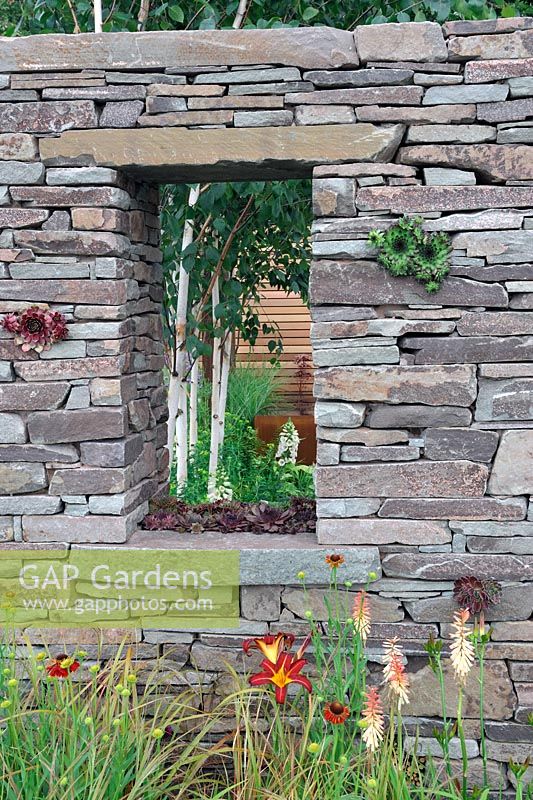 Viewing window in drystone garden wall - Escape To The City - RHS Tatton Park Flower Show 2013