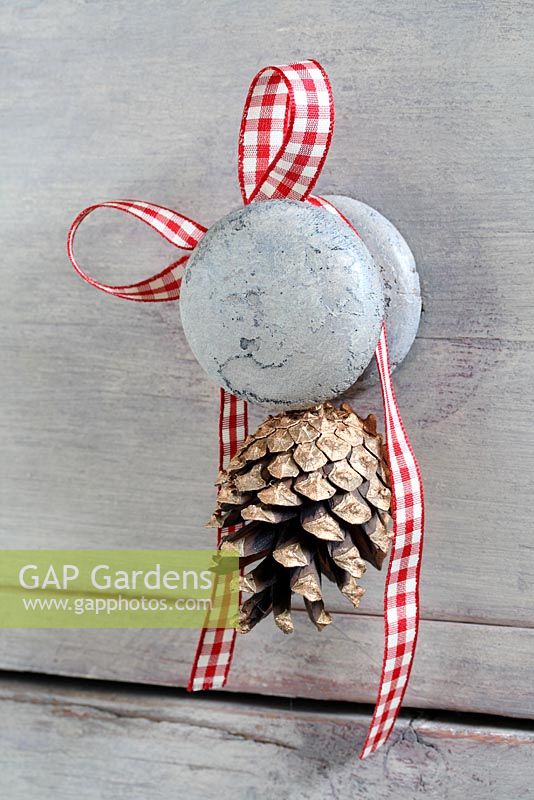 Step by step of making Christmas Doorknob Decorations - Attach to furniture by tying a simple bow
