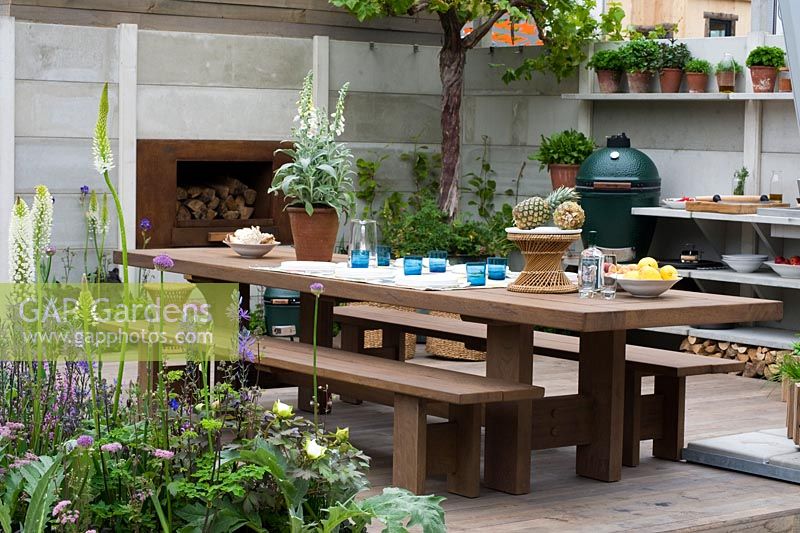 Outdoor kitchen. Fresh Gardens section - Big Green Egg stand Alfresco concepts Ltd - RHS Chelsea flower show 2013 
