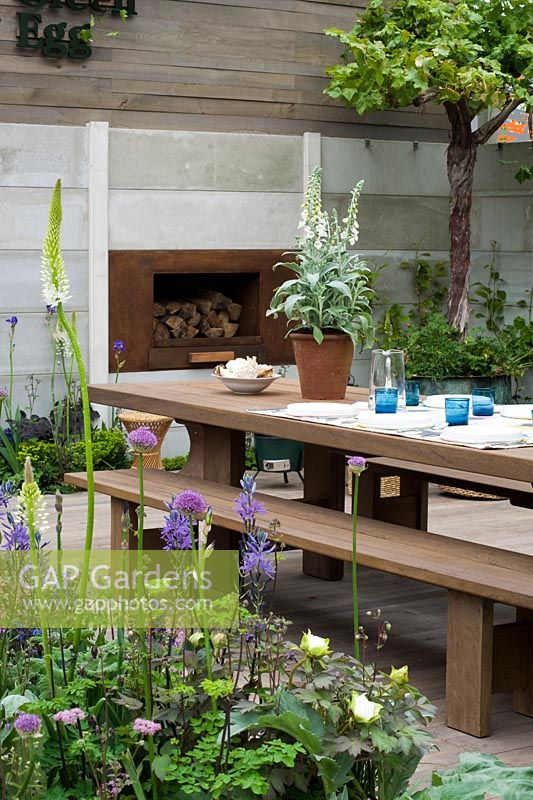 Outdoor kitchen are - Fresh Garden section - RHS Chelsea Flower Show 2013 