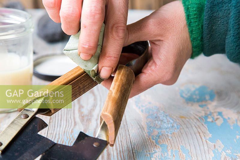 Protecting wooden parts of Hand Shears by applying Danish Oil