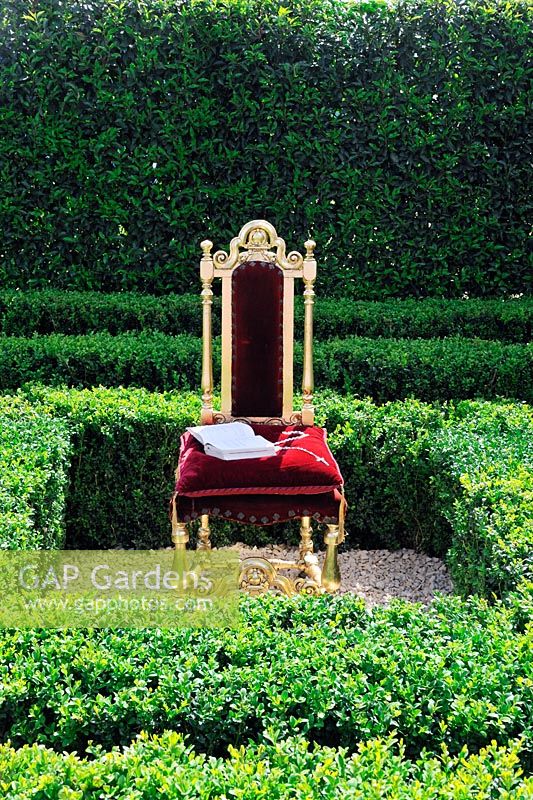 Greed-Dichotomy Garden - Designer: Sara Jane Rothwell and JoanMa Roig - RHS Hampton Court 2014