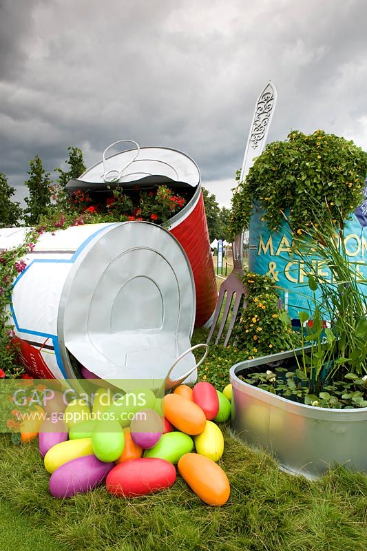 Conceptual garden Gluttony Oversized food cans representing food waste. Overspilling with plants to represent soup. Giant beans  Designer: Katerina Rafaj Gold award