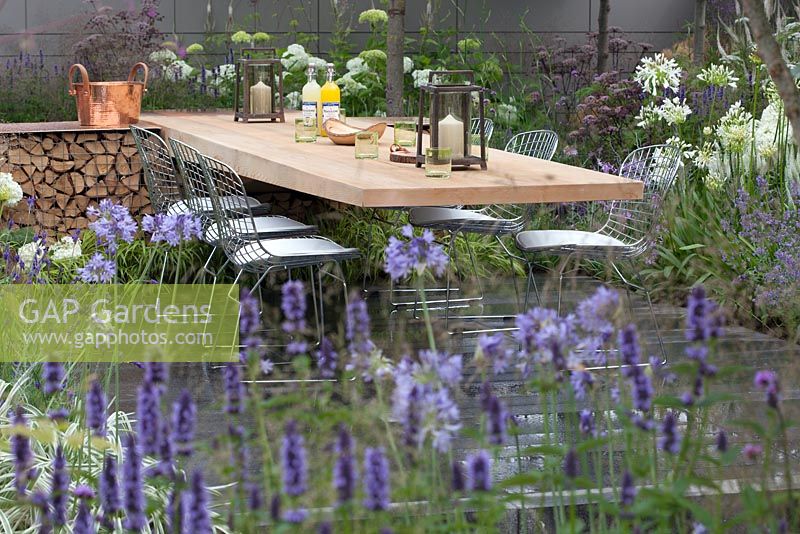 Vestra Wealth's Vista, copper gabions, dining area and planting of verbena, nepeta, and lavender. Designer: Paul Martin, Sponsor: Vestra Wealth