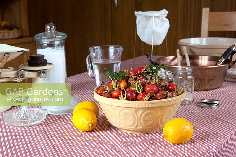 Ingredients to make rosehip jam are rosehips, lemons, sugar and water.
