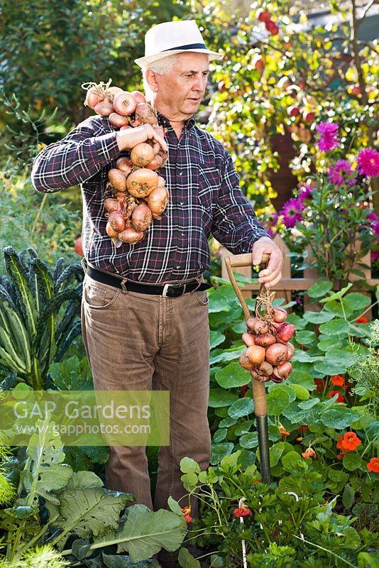 Man with plaits of onions.