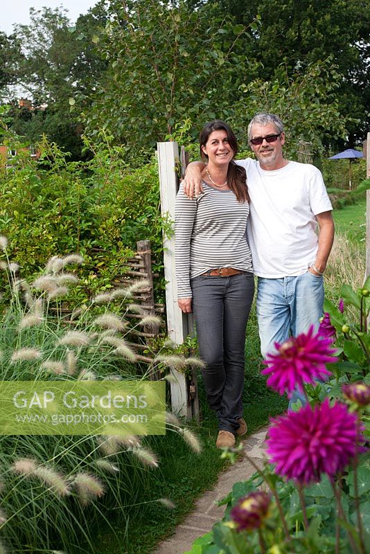 Mel and Lizzi Smith in the cutting garden with Dahlia 'Ambition' and Pennisetum villosum.