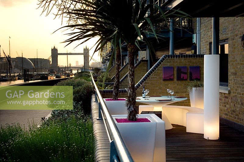 Contemporary balcony overlooking the Thames at Wapping  