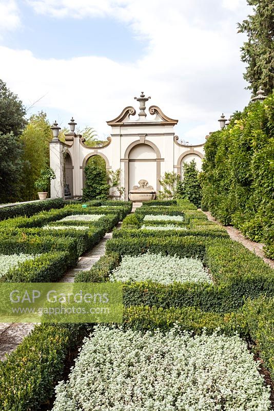 The Hanging gardens. Hedges of box. Villa I Tatti, Florence, Italy. September. Garden designed by Cecil Pinsent for Bernard Berenson. Built between 1911 and 1919 and considered one of the first examples of Renaissance Revival gardens. Owned by Harvard University.