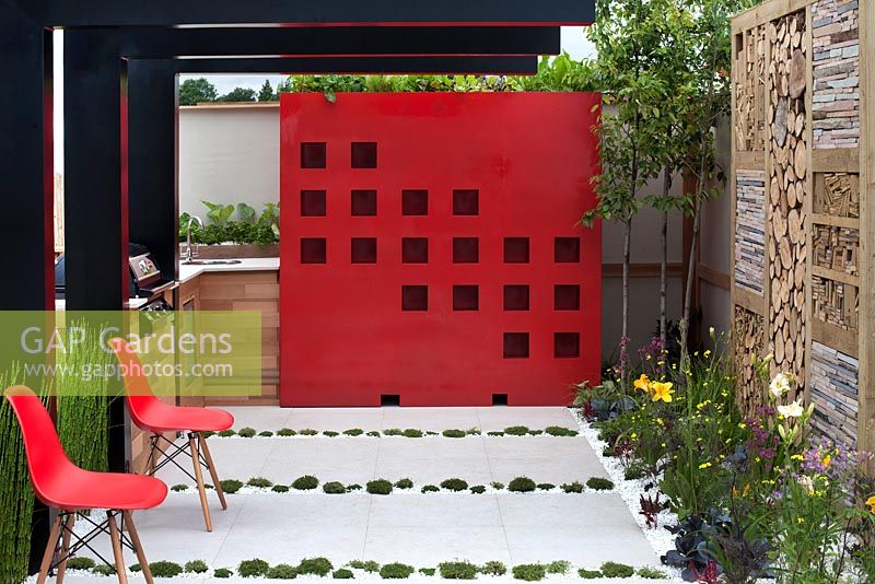 'The Cloud 9 Kitchen Garden', one of the back to back gardens at RHS Tatton Flower Show 2015