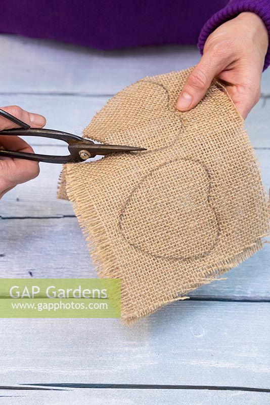 Cut out the hessian hearts following the pencil guideline