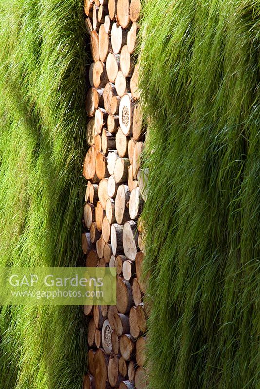 Living grass and log walls in the Porche garden, Hampton Court Flower Show, 2008