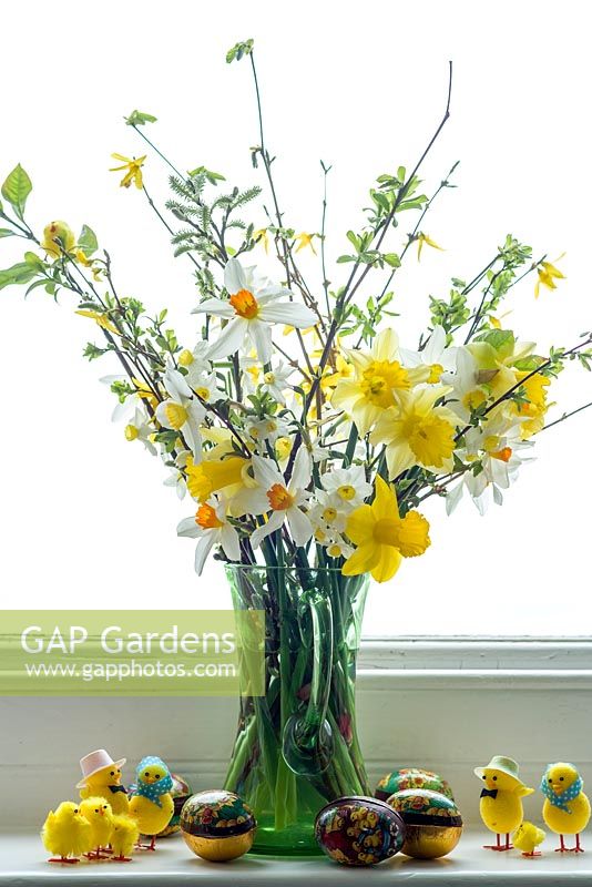 Easter vase of flowers with daffodils
