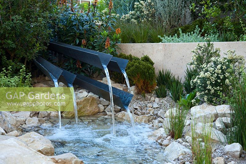 The Telegraph Garden - The water feature. RHS Chelsea Flower Show 2016. Designer: Andy Sturgeon FSGD, Sponsor: The Telegraph