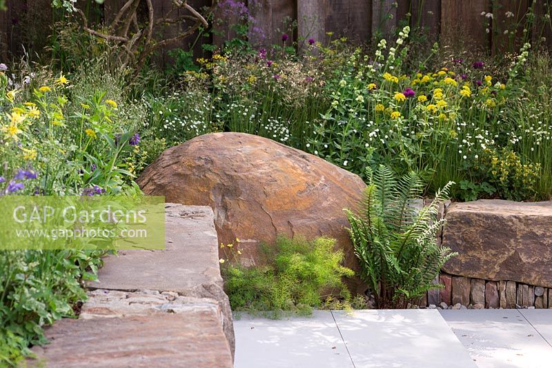 The M and G Garden. RHS Chelsea Flower Show, 2016 Designer: Cleve West MSGD, Sponsor: M and G 